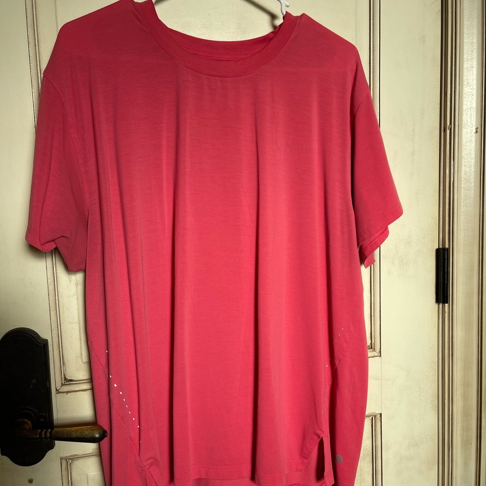 Lululemon Relaxed-Fit Running T-Shirt
Lip Gloss 14